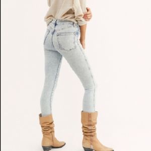 Free People Raw High Rise Jegging in Acid Wash